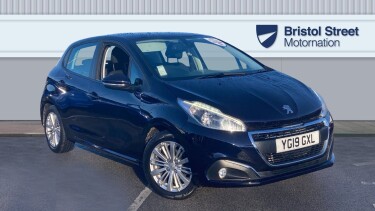 Peugeot 208 1.2 PureTech 82 Signature 5dr [Start Stop] Petrol Hatchback